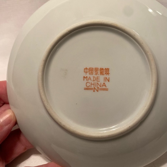 7 Chinese Famille Rose Plates w/ Flowers & Butterflies - Picture 8 of 12